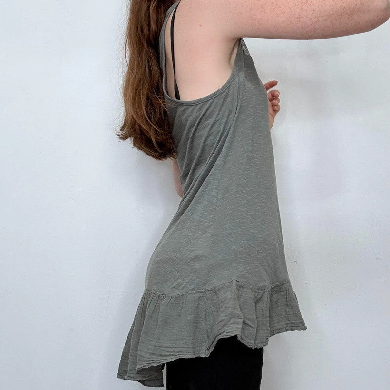 grey  pleated flared hem vest
