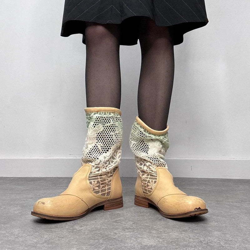 chuckly leather lace boots