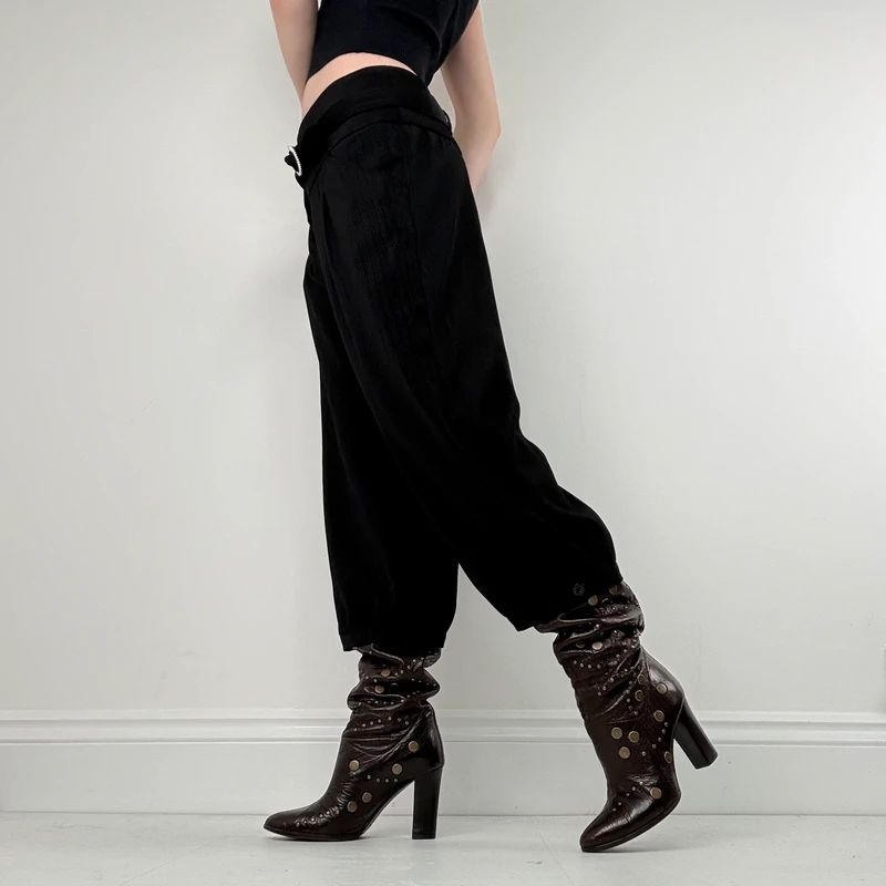 cropped black low rise capri pants