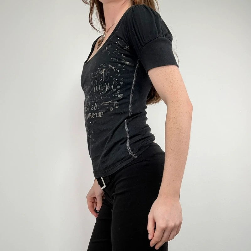 Grunge Y2K wide-neck black t-shirt
