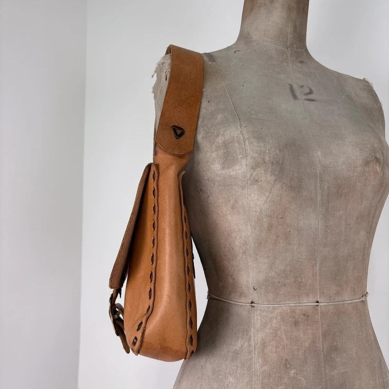 Tan cargo buckle western shoulder bag