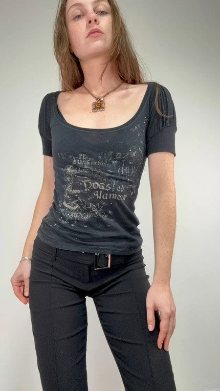 Grunge Y2K wide-neck black t-shirt