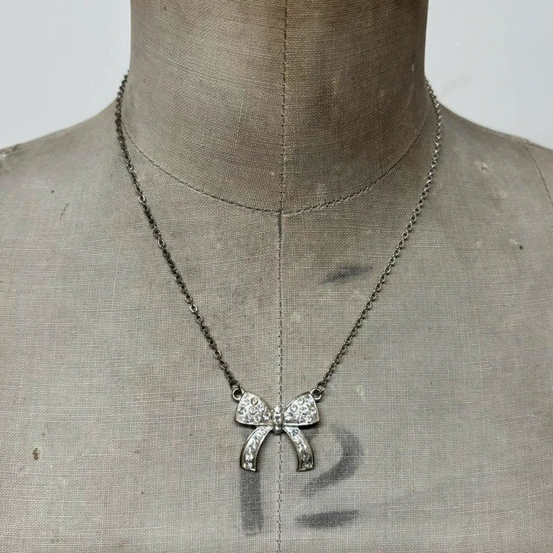 Silver bow necklace