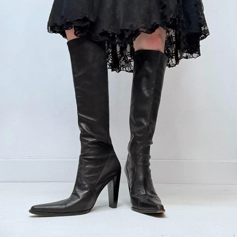 black pointed-toe plein sud leather boots