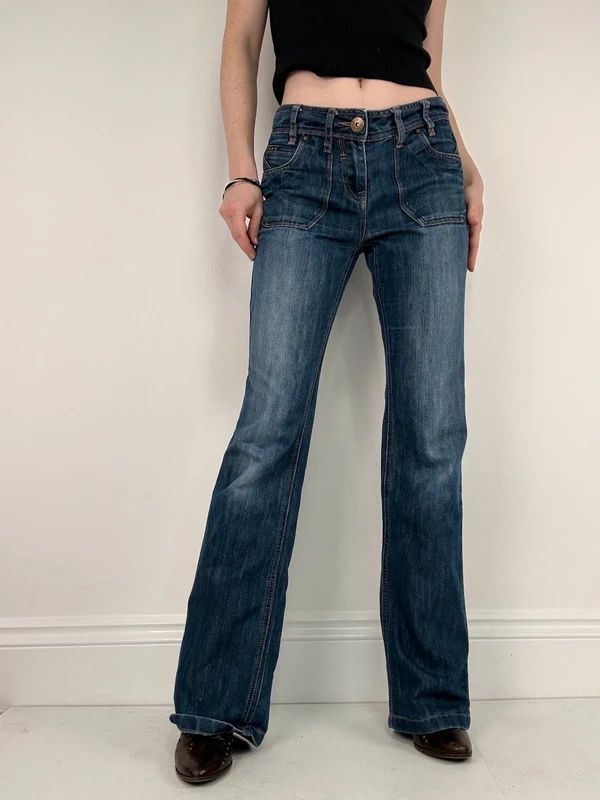 Low rise distressed buckle back Jeans