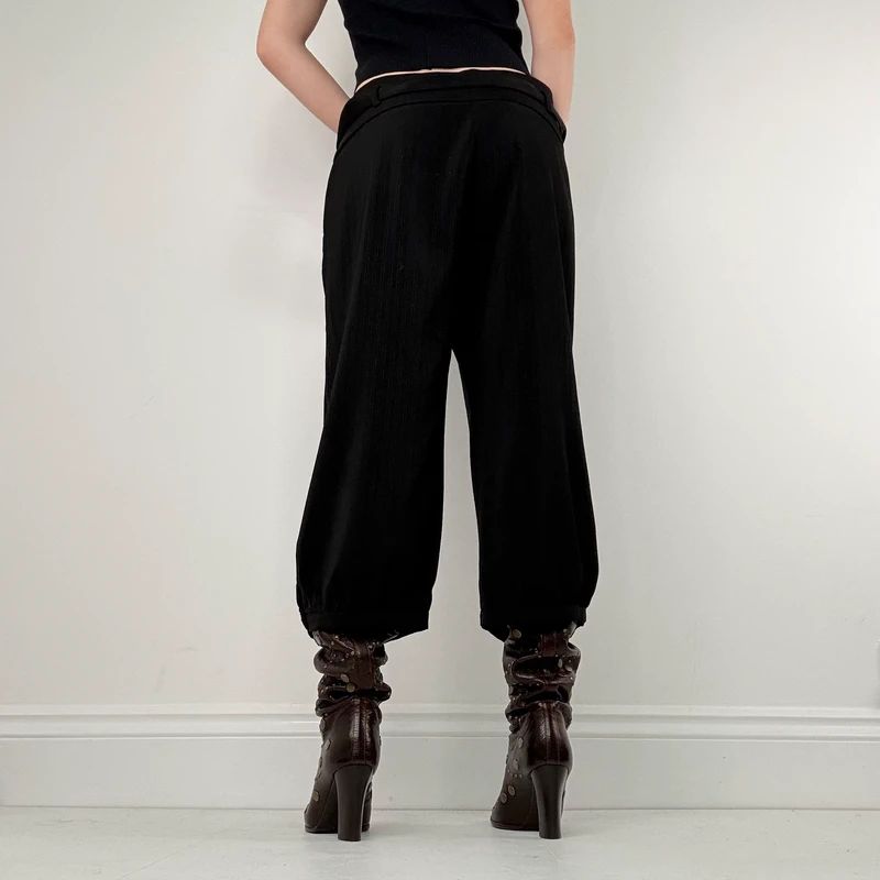 cropped black low rise capri pants