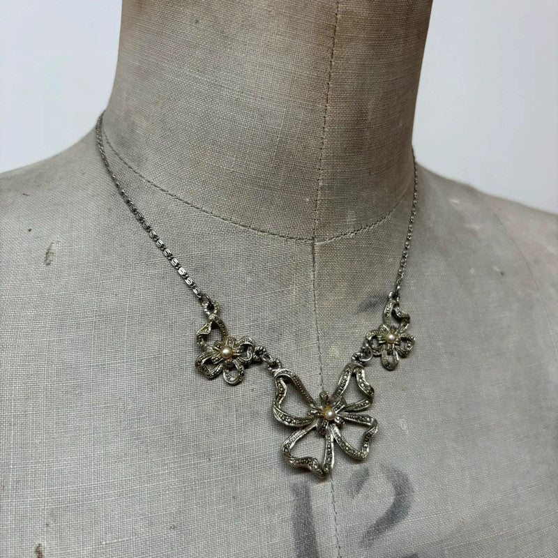 coquette bow necklace