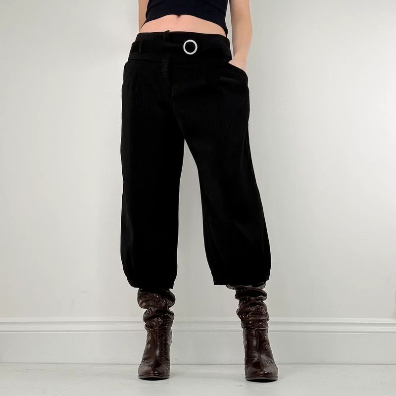 cropped black low rise capri pants