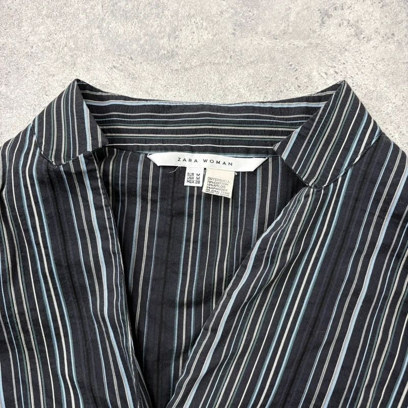 navy pinstripe fitted 3/4 length sleeve shirt