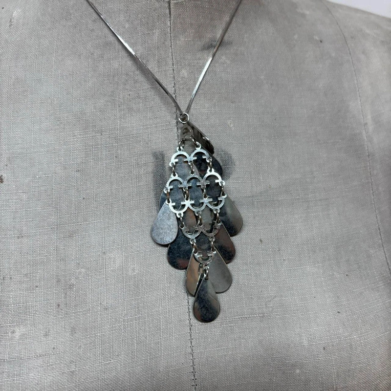 metal silver necklace