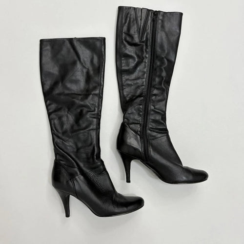 black pointed toe heel boots