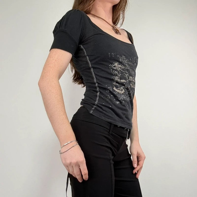 Grunge Y2K wide-neck black t-shirt