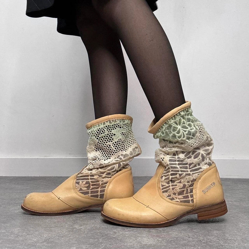 chuckly leather lace boots