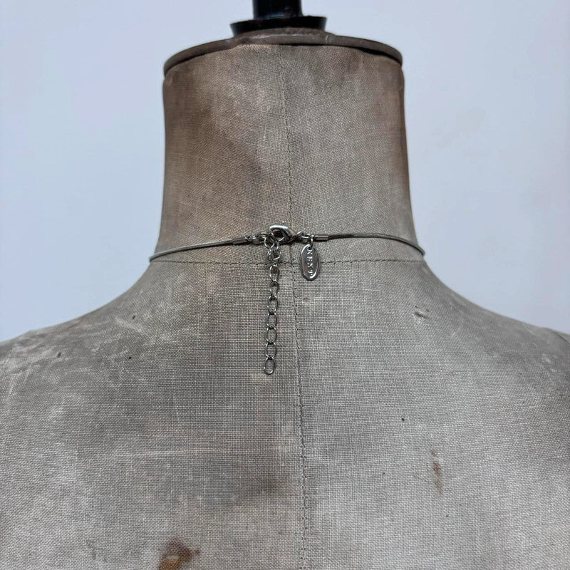 metal silver necklace