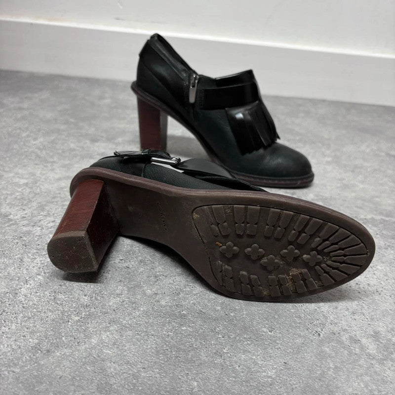 black heel buckle loafers